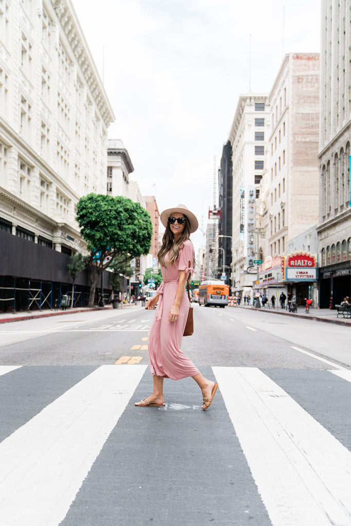 How To Style The Anywhere Dress for Travel Merrick White How To Style The Anywhere Dress for Travel Merrick White