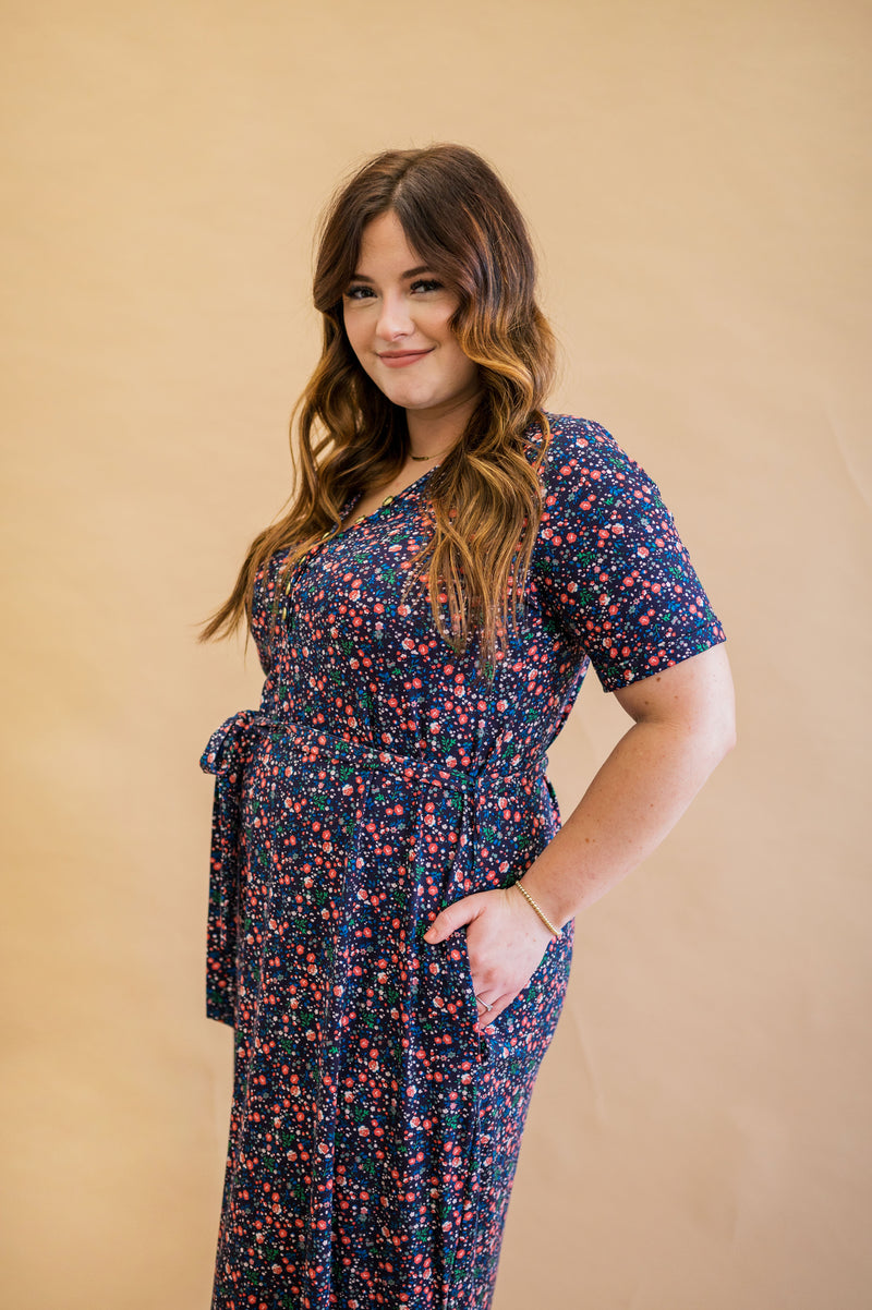 Size Extra Large Model in our floral colorful printed henley dress. With real pockets and a comfortable design this dress is the ultimate mom dress. 